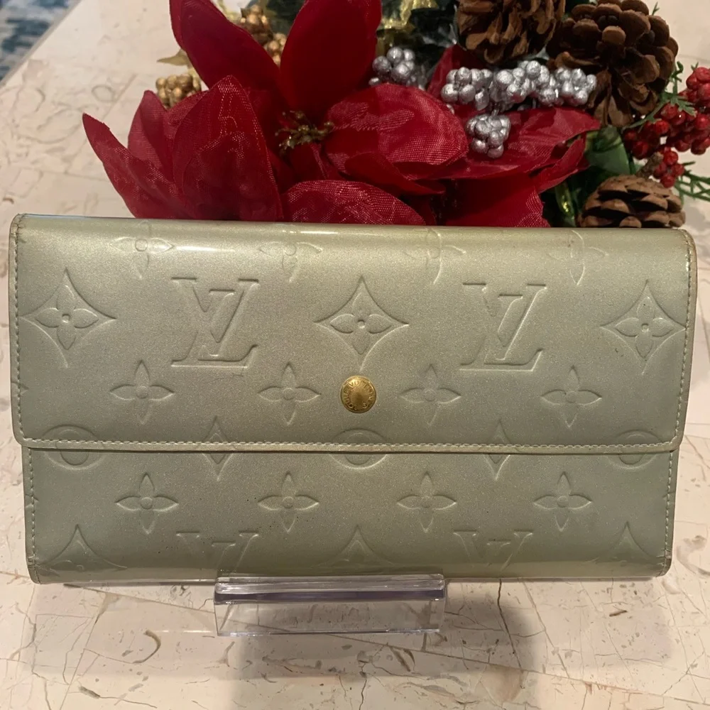 Authentic Louis Vuitton Vernis Sarah International Wallet - Picture 10 of 14